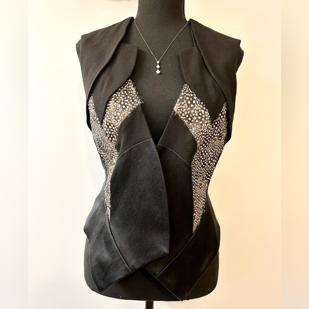 NWT Yiqing Yin Haute Couture Structured Vest with Feather Inserts Size 40